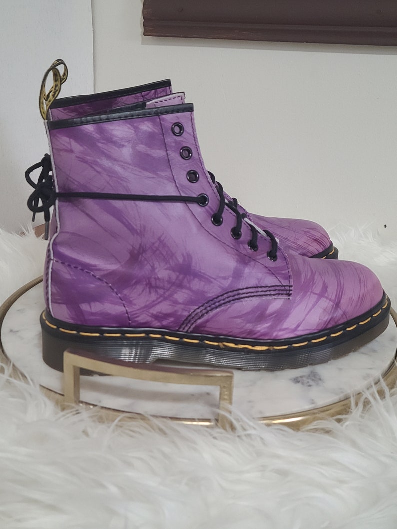 Vintage Pair of Womens DR. Martens Purple with Paint Stroke Accents Leather Boots in size UK 7 US 9 England Rare Like New Condition image 10