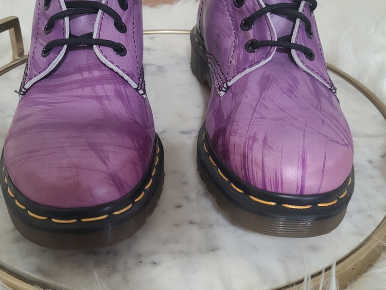 Vintage Pair of Womens DR. Martens Purple with Paint Stroke Accents Leather Boots in size UK 7 US 9 England Rare Like New Condition image 5