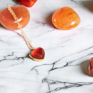 Exquisite Heart Necklace, Carnelian Crystal Pendant Elegant Gift for Mom or Girlfriend, Heart Gemstone Jewelry, Valentine's Day Elegance zdjęcie 4