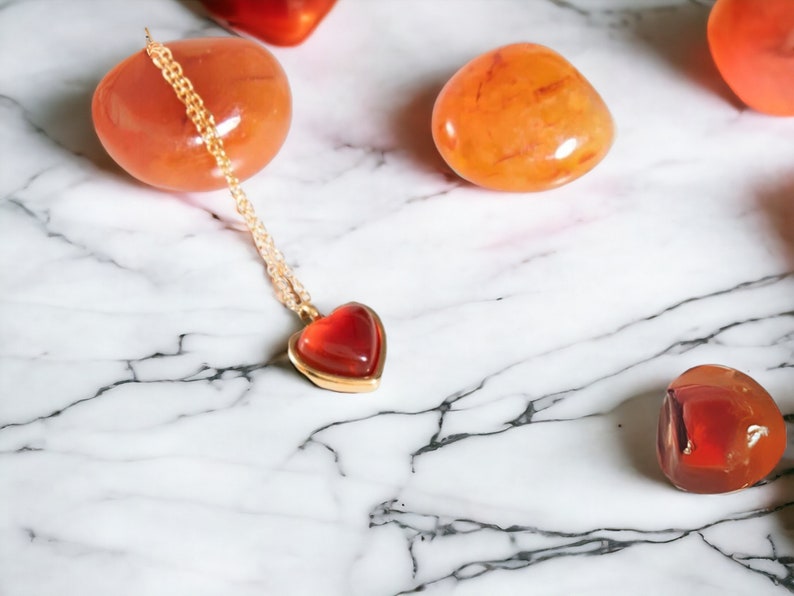 Exquisite Heart Necklace, Carnelian Crystal Pendant Elegant Gift for Mom or Girlfriend, Heart Gemstone Jewelry, Valentine's Day Elegance zdjęcie 4