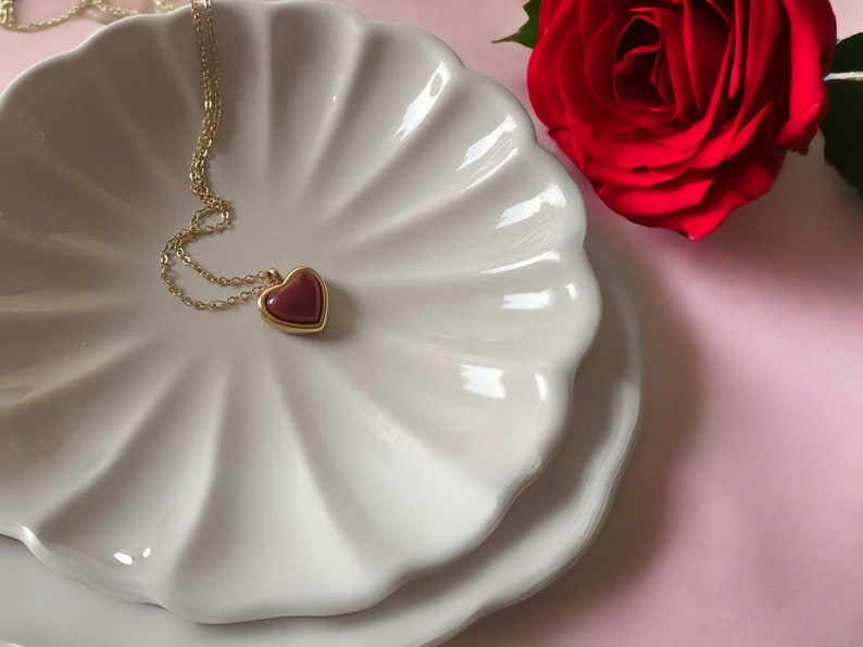 Exquisite Heart Necklace, Carnelian Crystal Pendant Elegant Gift for Mom or Girlfriend, Heart Gemstone Jewelry, Valentine's Day Elegance zdjęcie 1