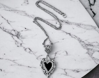 Collar de corazón negro de elegancia sagrada, colgante de plata de ley - encanto gótico atemporal, estilo único y distintivo