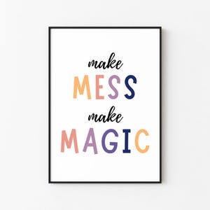 Puede incluir: Una impresión enmarcada en negro con el texto "make mess make magic" en letras de colores. Las letras son en tonos naranja, rosa, morado y azul.