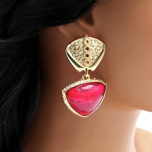 Big Fuchsia Resin Clip On Earrings: Kitsch Dangle Earrings