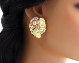 Fancy Clip On Earrings, Golden Shell Earrings with Pearl, Non Pierced Ears, 18k gold plated, Handmade kitsch Earrings, Faux bizoux
