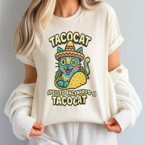 Camiseta divertida de Tacocat con diseño de gato y taco / Camiseta con juego de palabras de gato para amantes de la comida mexicana / Regalo de gatito y taco para amantes de los tacos / Camiseta de taco para mujer