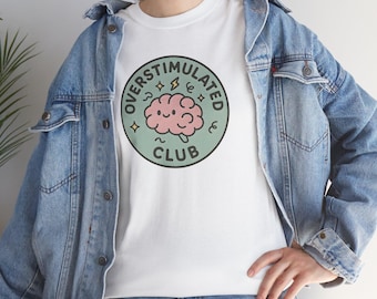 Koszulka z nadrukiem Overstimulated Club | Uroczy T-shirt z grafiką „Mózg” | Zabawna, introwertyczna koszulka estetyczna | Uniseksowa, gruba bawełna