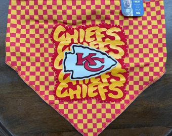 Bandana reversible para perro de los Kansas City Chiefs, con cuello de 66 a 76 cm, ideal para fútbol americano.