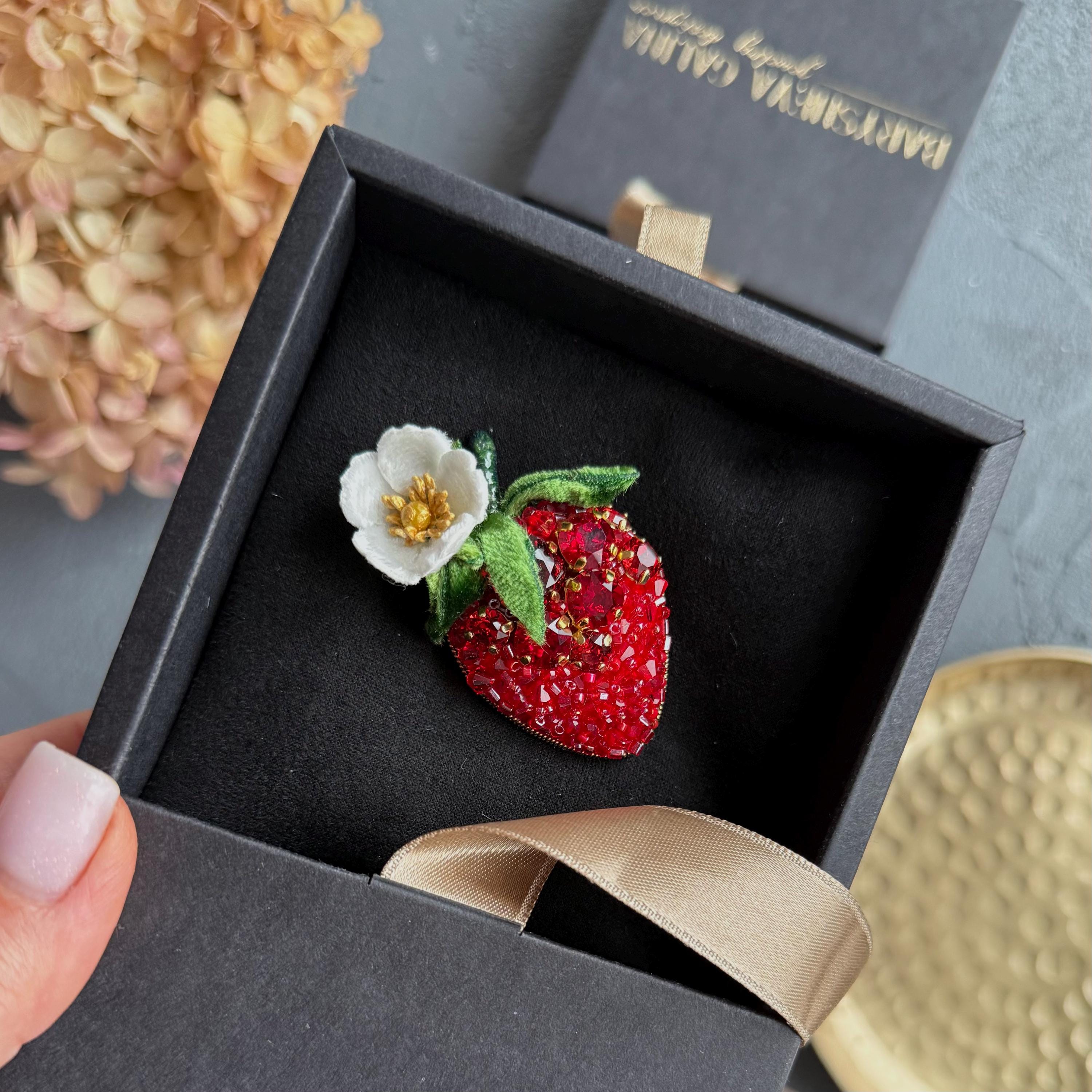 Swarovski strawberry - Etsy 日本