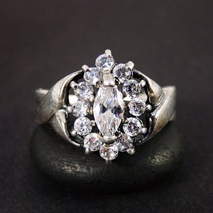 Statement Halo Ring 925 Sterling Silver, Multi Stone Ring, Sparkling Ring, Stone Flower on Twist Band Ring, Fashionable Gems Women&#39;s Ring