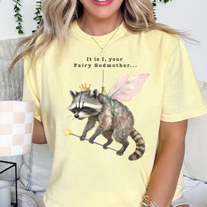 Hada Madrina divertida (PNG), diseño de camiseta de mapache, humor adulto (PNG), amante de los animales (PNG), madrina (PNG), diseño de camiseta de sublimación de Panda de Basura