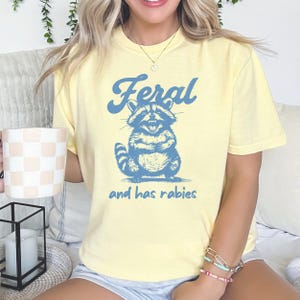 Camiseta con rabia (Png), divertida camiseta con meme de mapache, divertido mapache de Trash Panda (Png), humor adulto (Png), chica salvaje (Png), cápsula de sublimación de rabia