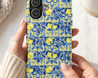 Capa para celular com estampa de limão mediterrâneo em aquarela azul e amarela, estética italiana de Amalfi, design botânico vibrante de verão. 17