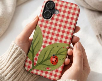 Niedliche Marienkäfer-Handyhülle, rot-weiß kariert, Picknickdecke, Cottagecore-Naturästhetik, kokette Handyhülle für iPhone 17