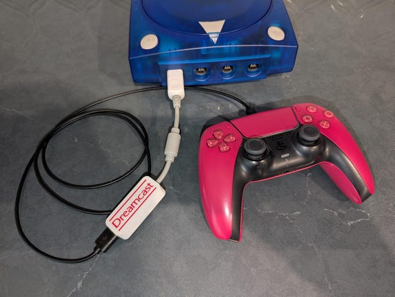 Lot d'accessoires Pistolet Manette VMU Pour Console Dreamcast - SEGA DREAMCAST - Consoles Lot d'accessoires Pistolet Manette VMU Pour Console Dreamcast - SEGA DREAMCAST - Consoles
