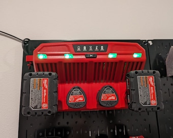 Väggkontroll - Milwaukee M12 Quad Charger