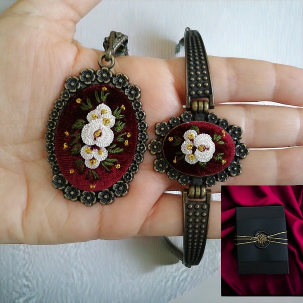 Womens Flower Oval Burgundy Necklace Floral Embroidered Jewelry Set in Exclusive Box Velvet Metal Pendant Vintage Style Bloomy Nice Bracelet