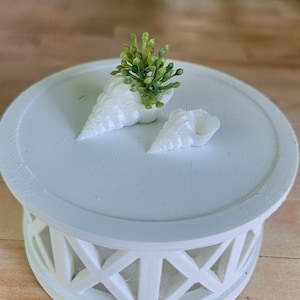 Dollhouse Miniature Conch Shells, Dollhouse Beach Decor, Mini Decor, Dollhouse Accessories, Mini Accessories, 1:12 Scale