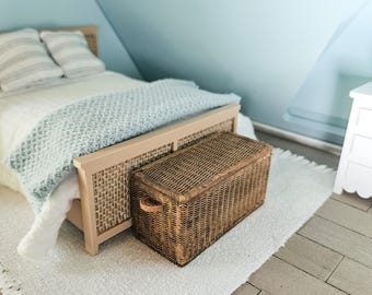 Dollhouse Miniature Wicker Trunk with Opening Lid, Dollhouse Trunk, Faux Wicker, Mini Decor, Dollhouse Accessories, Mini Box, 1:12 Scale