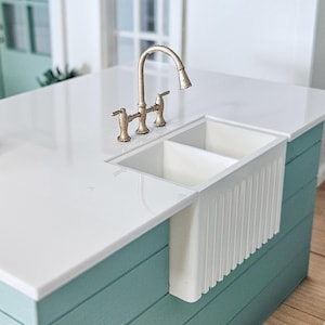 Dollhouse Miniature Kitchen Faucet, 1:12 Scale, Mini Kitchen Faucet
