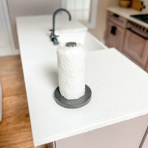 Porta-toalhas de papel em miniatura para casa de bonecas, escala 1:12, mini porta-toalhas de papel