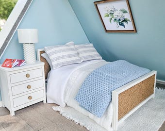 Cama de muñecas en miniatura estilo costero (sin colchón), cama de muñecas, decoración en miniatura, accesorios para casa de muñecas, muebles de dormitorio, escala 1:12
