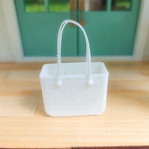 Dollhouse Beach Bag (Unpainted), Mini Beach Tote, Miniature Decor, Coastal Dollhouse Decor, Dollhouse Accessories, Mini Decor, 1:12 Scale