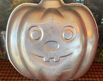 Vintage Wilton Jack-O-Lantern Tin Mold - Pumpkin Halloween Baking Cake Pan 1987