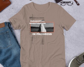 Camiseta unissex de manga curta para investigação paranormal em andamento