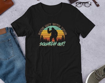 Camiseta unissex de manga curta Rock Out, Squatch Out