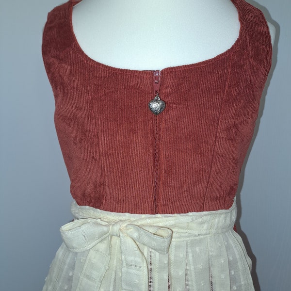 Modernes Kinderdirndl