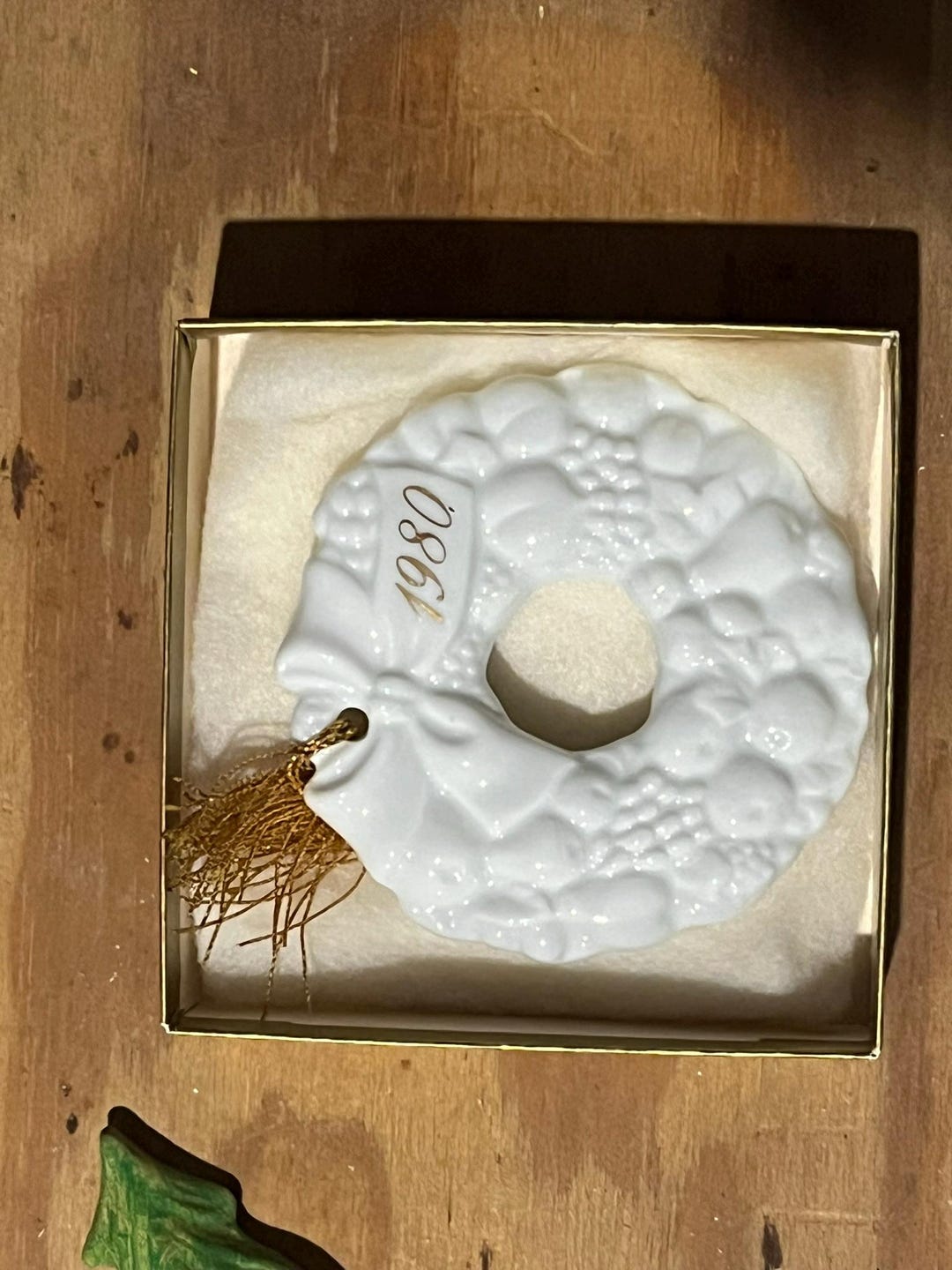 Vintage Avon Wreath Ornament | Elegant Wreath Christmas Decoration ...