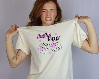 Lucky You Graphic Tee (oversized dames unisex dobbelstenen ronde hals zomer)