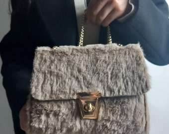 1 Luxury Design Brown Plush Bag: Gold Chain Detailed Hand & Shoulder Bag