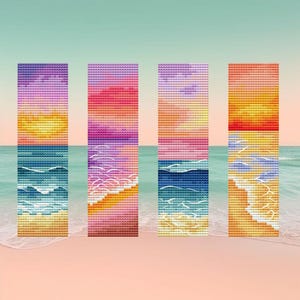 以下が含まれることがあります： 夕暮れのビーチシーンを描いた4つの縦長長方形のクロスステッチパターン。各パネルは紫、ピンク、オレンジ、黄色、青のユニークなグラデーションで構成されており、波や砂を表現したステッチのディテールが施されています。