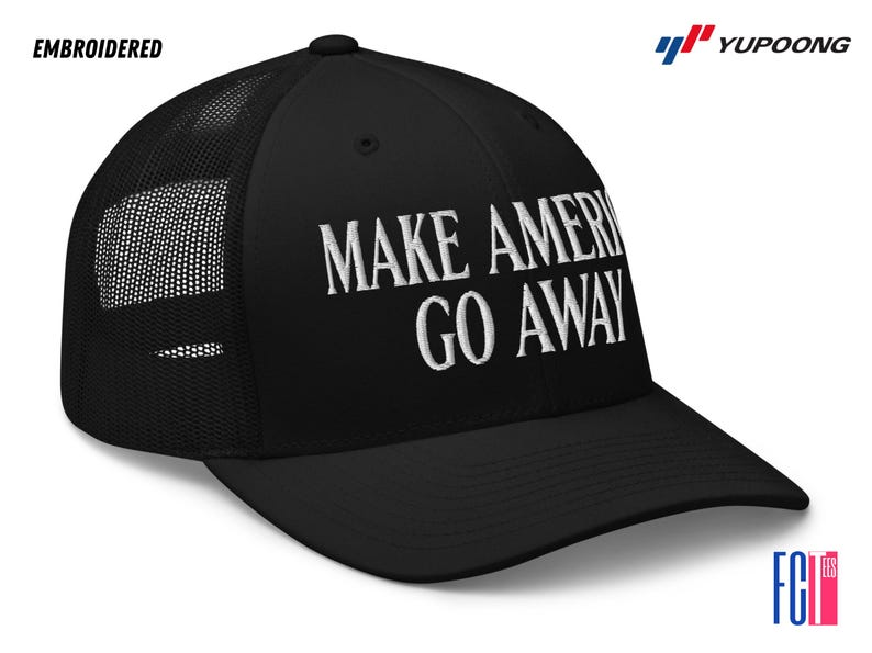 Puede incluir: Gorra de camionero negra con un mensaje bordado en blanco que dice "Make America Go Away".