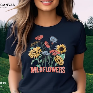 T-shirt di fiori di campo, camicia estetica Wild Flower Meadow Cottagecore, maglietta da giardino, regalo per la sua maglietta, camicia amante della natura