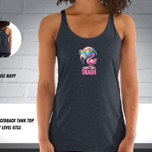 Flamingo Beach Racerback Tank Top: Farbenfrohes Sommerkleid