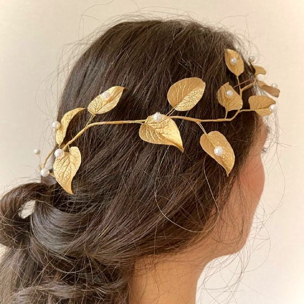 Gold leaf hair pins set. Bridal hair piece. Gold leaf vine with pearls. Gold tiara with leaf headband for boho wedding. Flower hair pins