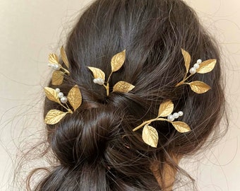 Pearl hair pins with gold leaf. Bridal hair piece set. Flower hair vine pins. Wedding hair pins for bridal headpiece. Bridal pearl headband