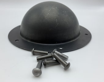 Einfacher Schildbuckel mit großer Wölbung Brüniert