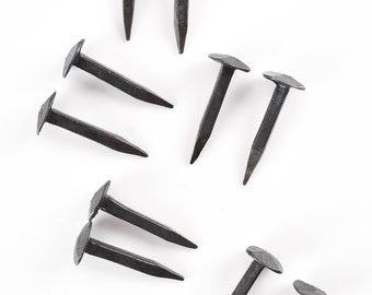 Hand-forged nails in 35 mm, 50 mm and 75 mm length, forged nails