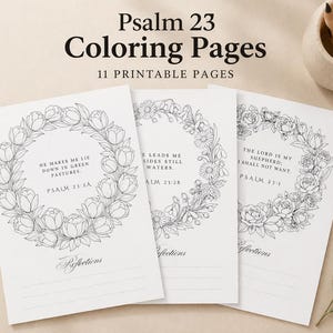 Könnte beinhalten: Drei Ausmalbilder mit floralen Kränzen und Versen aus Psalm 23. Der Text lautet "Psalm 23 Coloring Pages" und "11 Printable Pages". Bleistifte und ein kleiner Keramiktopf sind im Hintergrund zu sehen.