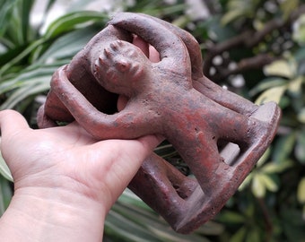 Totem dell'uomo medicina, bruciatore di incenso rituale, cerchio di uomini ancestrali, cerchio di preghiera del bruciatore di erbe