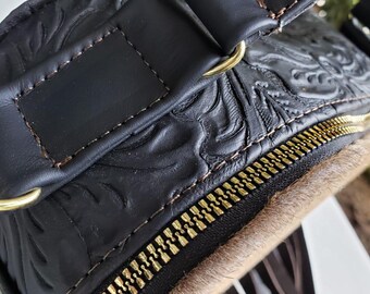 ショルダーバッグ・ポシェット Heart Tote Bag in Black Leather Amora Bag Black | Sophia Webster