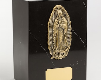 Lyxig svart marmorurna med bronsplakett av Jungfrun av Guadalupe – Handgjord minnessak – 18 x 14 x 14 urnor för mänsklig aska
