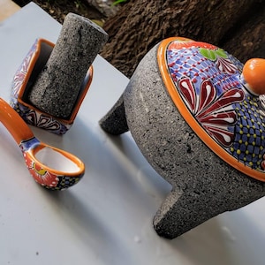 Mortaio artigianale in pietra vulcanica Molcajete con coperchio Talavera blu – Autentico mortaio messicano con cucchiaio e pestello