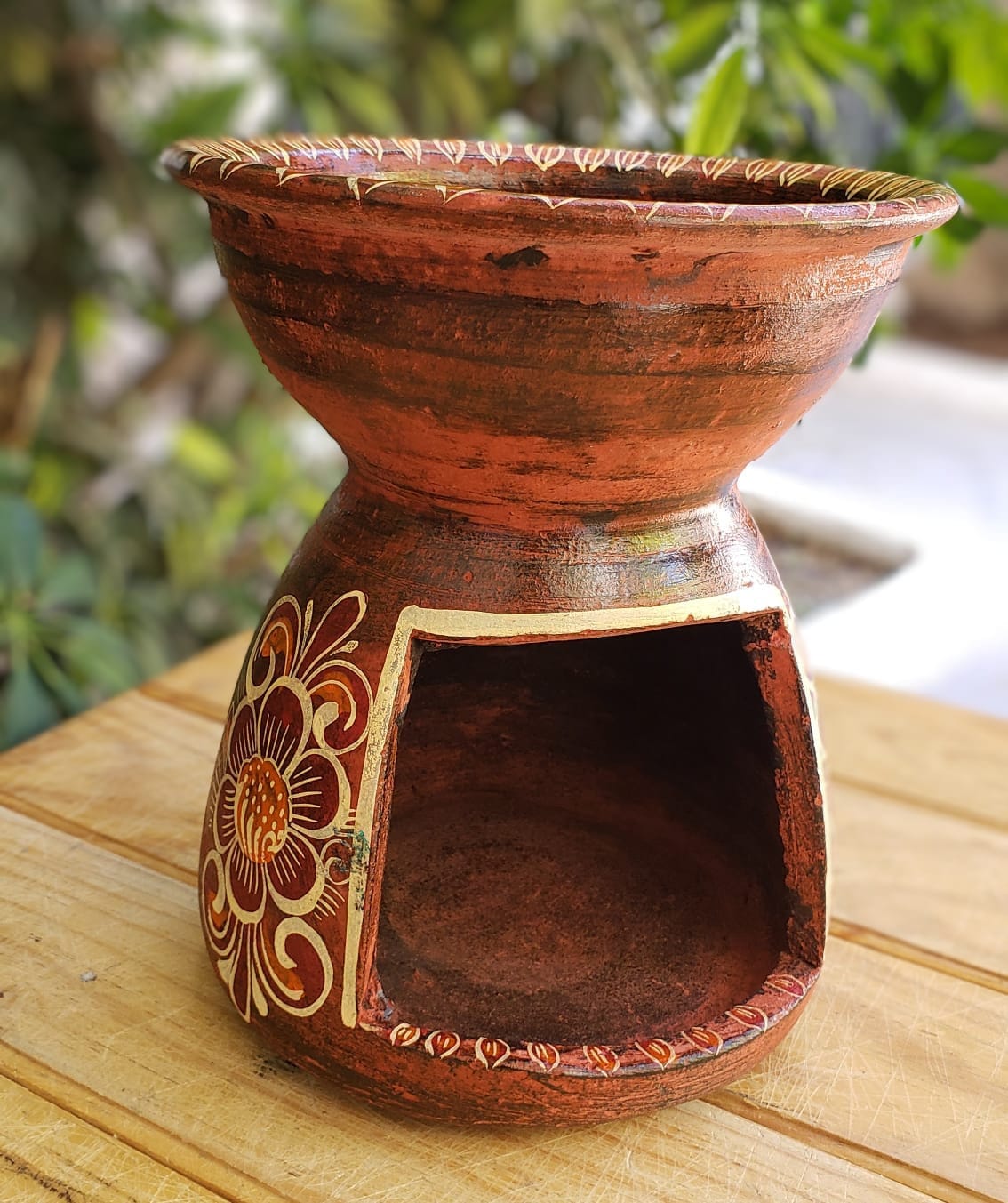 Heavy-duty brazier, Mexican clay heater, Mexican hotel buffet food warmer decorated with a hand-painted wine-red flower.