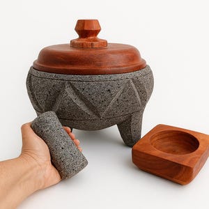 手作り10インチの火山石モルカヘテ、木製蓋付き - メキシコ製 - 本物のメキシコ製モルタル
