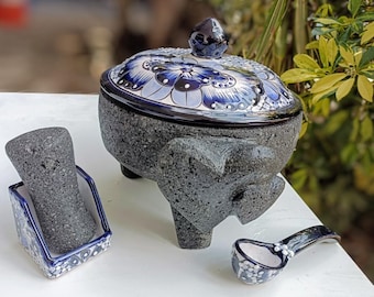 Beautiful 8in stone molcajete with carved heart, blue and white talavera lid, Botaneros De Talavera